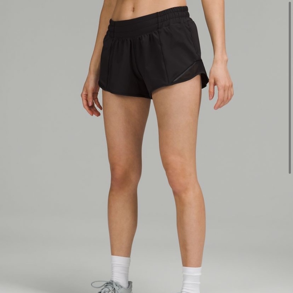 lululemon Hotty Hot Low Rise 2.5”